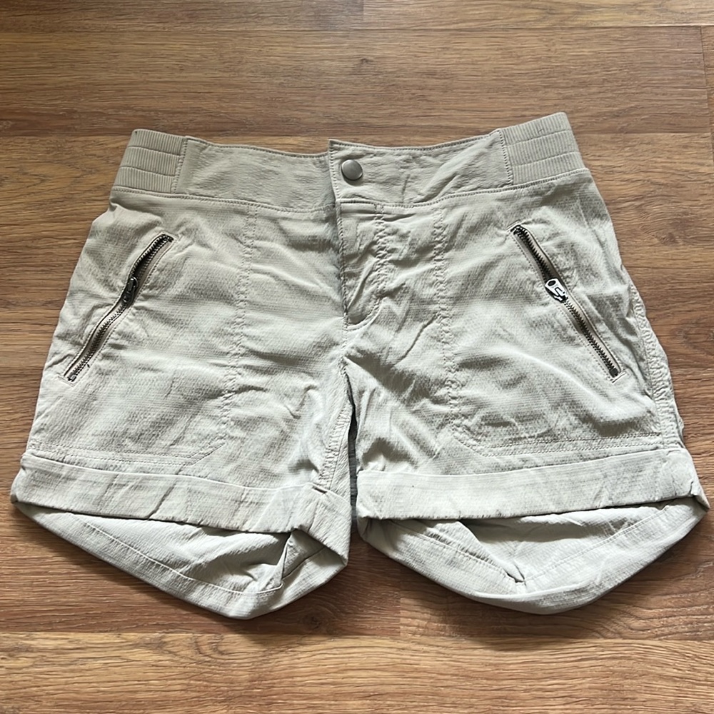 Athleta Trekkie Shorts, Grey, Size 6. Stretchy outdoors material elastic waist